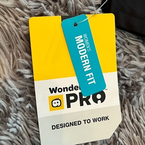 Wonder Wink Scrub Top NWT‎ - Picture 7 of 10